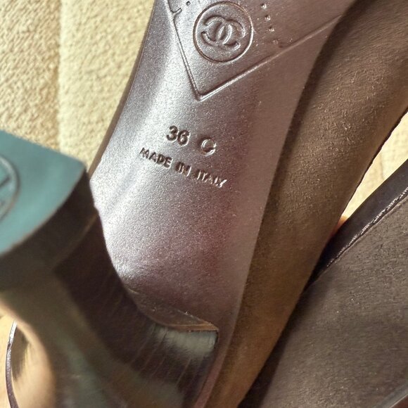 CHANEL Suede Heels Brown - Picture 8 of 10